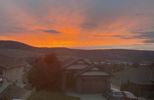 Winfield Casa | Crimson Sunrise is surrounded by wineries, orchards and lakes.