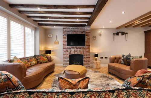 Canterbury Casa | Crippens, Beams, Sumptuous, Historic, Very Central, Parking & EV