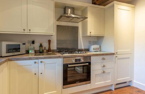Nether Westcote Casa | Crofter's Barn - sleeps 2 guests in 1 bedroom