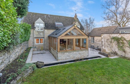 Nether Westcote Casa | Crofter's Barn - sleeps 2 guests in 1 bedroom