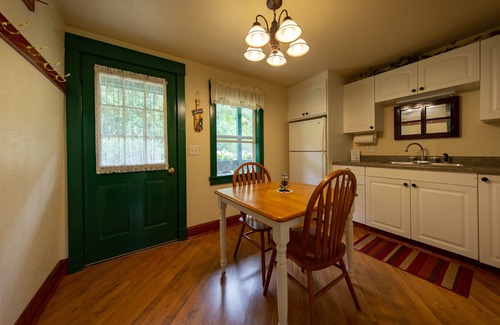 Croftville Cabaña | Croftville Road Cottages # 2. En la orilla del lago superior. Acogedor y Romántico.