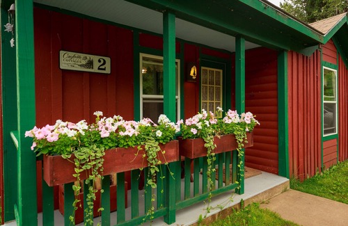 Croftville Cabaña | Croftville Road Cottages # 2. En la orilla del lago superior. Acogedor y Romántico.