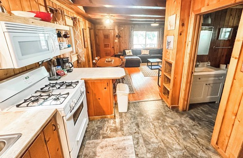 Bayfield Cabina | Croll Cabins-Peterson's Porch- #6 at Vallecito Lake. Amazing views, pet friendly