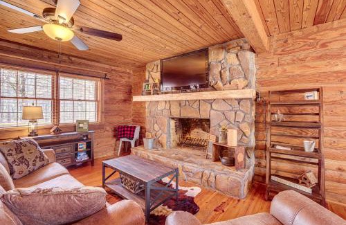 Cropwell Casa | Cropwell Cabin with Fire Pit, Near Logan Martin Lake