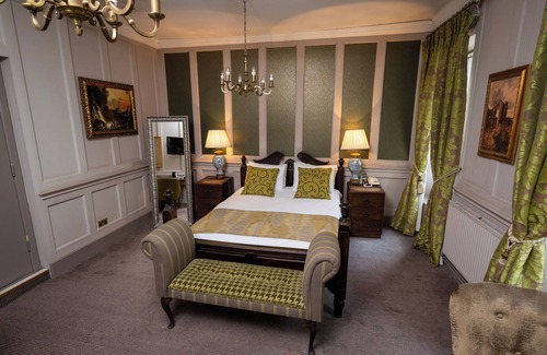 Chipping Sodbury Hotel | Cross Hands Hotel Old Sodbury by Greene King Inns