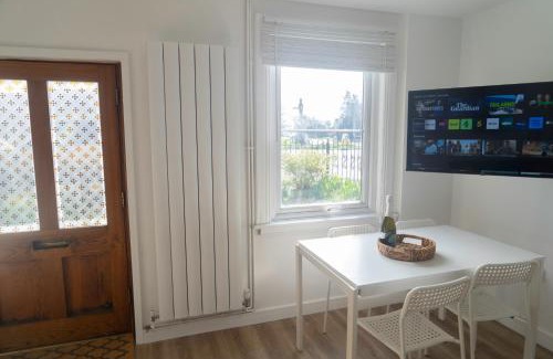 Eastington Apartamento | Crossways - a modern two bedroom village apartment close to cheltenham