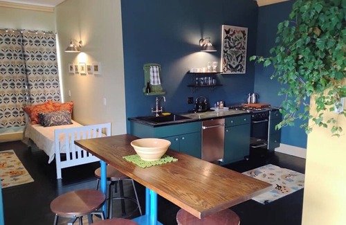 Lubec Apartamento | Crow's Nest, A terrific 2-bedroom apartment with WiFi in charming Lubec village