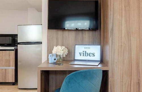 Gay Village Hotel | Crown Duo – Heart of Montreal