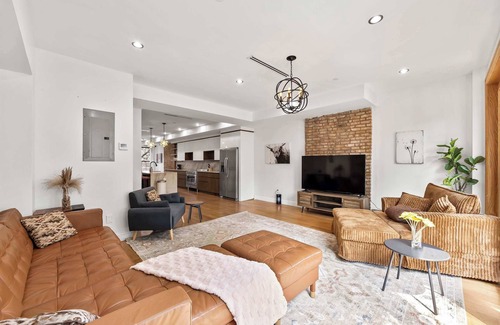 Crown Heights Apartamento | Crown Terrace II by Rove | Duplex w/Outdoor Spaces