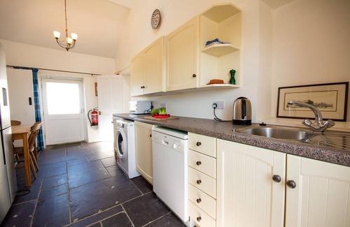 Bwlchtocyn Cabaña | Crowrach - sleeps 7 guests in 3 bedrooms