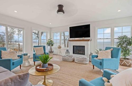 Crystal Beach Casa | Crystal Beach Executive Waterfront Lakehouse