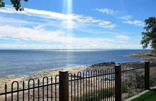 Crystal Beach Casa | Crystal Beach Executive Waterfront Lakehouse