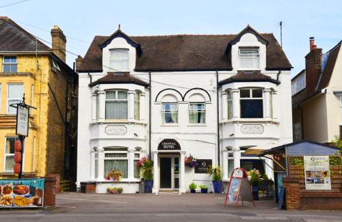 Cambridge Hotel | Crystal Hotel & Savour