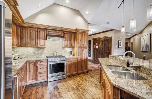 Breckenridge Hotel | Crystal Peak Lodge