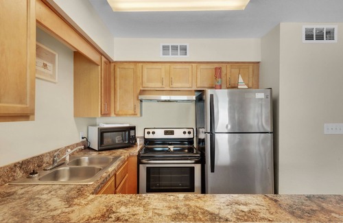 Crystal Beach Condominio | Crystal Sands Condo, Directly on the Beach