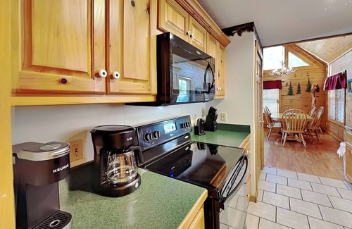 Black Bear Falls Cabina | Cub's Crossing