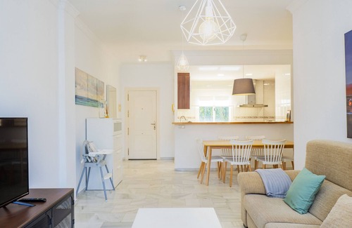 Carib Playa Apartamento | Cubo's Cabopino Beach Marbella Apartment / Primera Linea de playa / aire acondicionado / wifi gratis