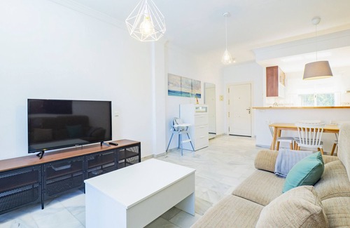 Carib Playa Apartamento | Cubo's Cabopino Beach Marbella Apartment / Primera Linea de playa / aire acondicionado / wifi gratis
