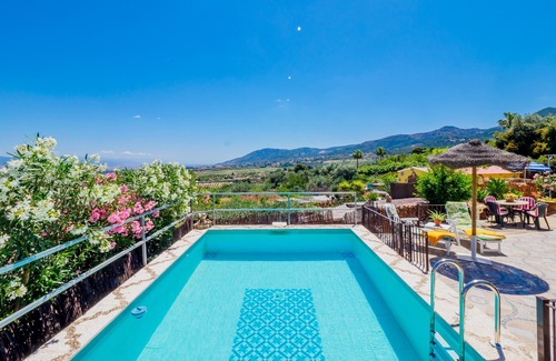 Alhaurín de la Torre Cabaña | Cubo's Casa Rural Cortijillo Las Barrancas Family / piscina privada / aire acondicionado / BBQ / wifi gratis