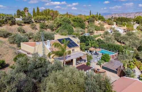 Alhaurín de la Torre Cabaña | Cubo's Casa Rural Cortijillo Las Barrancas Family / piscina privada / aire acondicionado / BBQ / wifi gratis