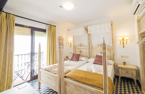 Tolox Cama Y Desayuno | Cubo's Hostal La Plaza Room 101 with Breakfast