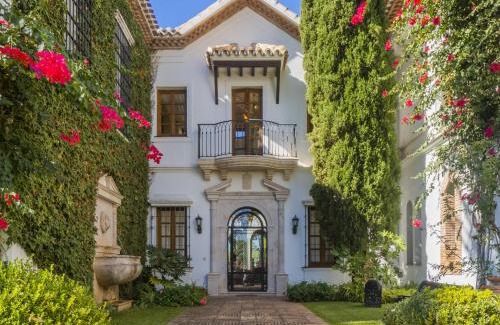 Malaga-Este Villa | Cubo's Mountain Bayview Luxury Villa