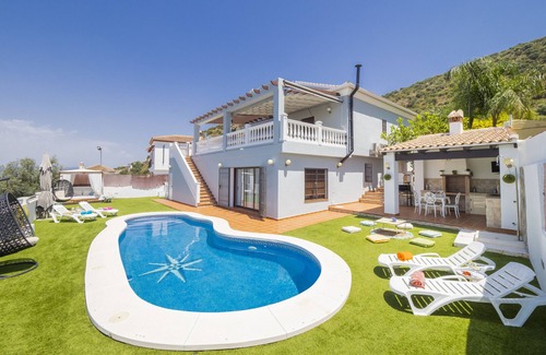 Coin Villa | Cubo's Villa Gabriela Family / Wifi gratis / piscina privada / jacuzzi