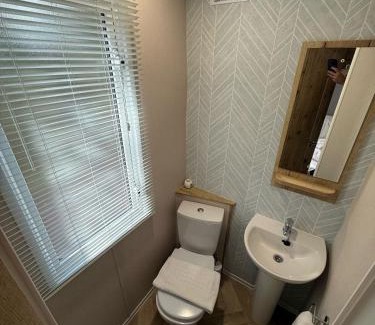 Malton Casa | Cuckoo Lodge with Hot Tub at Brickyard Lakes