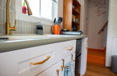 South Tacoma Casa | Cuckoo's Nest Loft - AC 1BR/1BA w kitchenette W/D