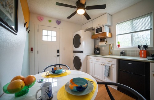 South Tacoma Casa | Cuckoo's Nest Loft - AC 1BR/1BA w kitchenette W/D