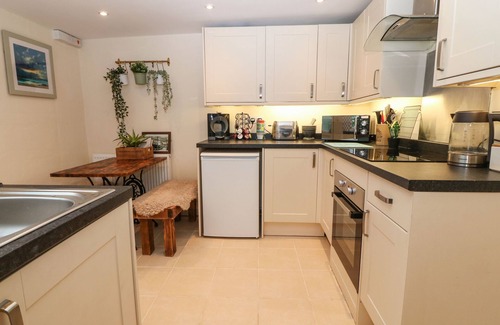 Llithfaen Cabaña | CUDFAN FACH, family friendly, character holiday cottage in Llithfaen