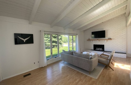 Culloden Shores Casa | Culloden Cottage with Private Beach