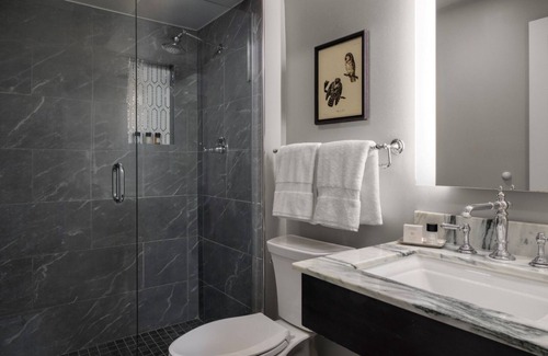Manchester Hotel | Culture, Comfort & Trails – Stay Near Manchester's Best