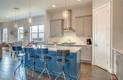 Edgehill Cabaña | Cultured Coach - Mins to Broadway - Private Rooftop