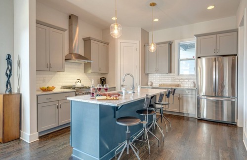 Edgehill Cabaña | Cultured Coach - Mins to Broadway - Private Rooftop