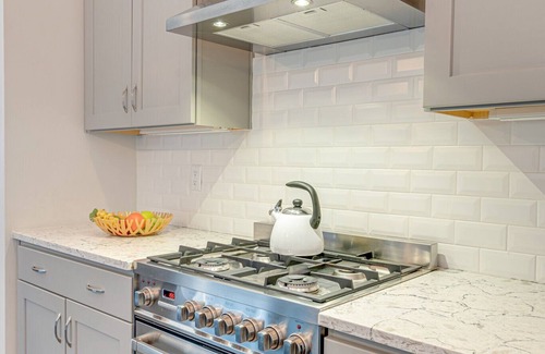 Edgehill Cabaña | Cultured Coach - Mins to Broadway - Private Rooftop