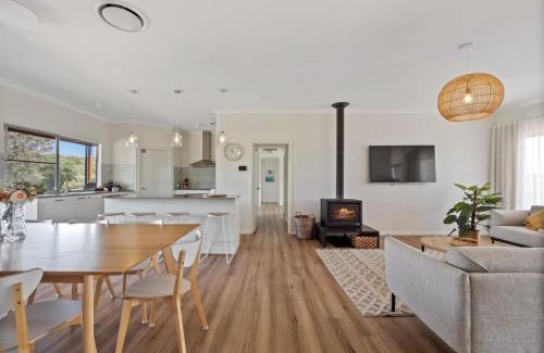 Burnside Casa | Cusmano Retreat - contemporary rural homestay