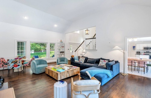 Southampton Casa | Custom built, in an extremely convenient location, very close to the.
