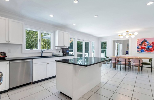Southampton Casa | Custom built, in an extremely convenient location, very close to the.