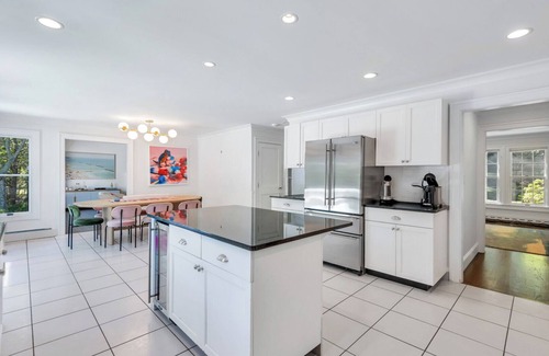 Southampton Casa | Custom built, in an extremely convenient location, very close to the.