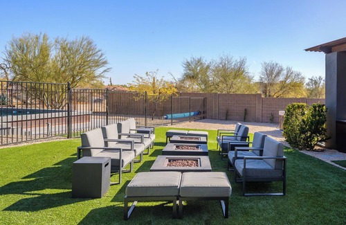 Desert View Village Casa | Custom Desert Modern 5 bedroom including Casita! Pickleball, Hot-Tub, Put-Put