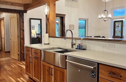 Newfield Casa | Custom Finger Lakes home near Ithaca with hot tub