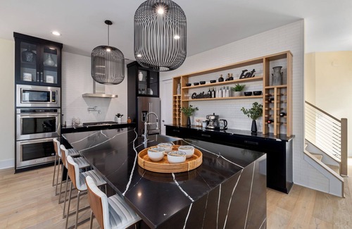 East Durham Casa | Custom Home Near Duke~Fast WiFi & Easy Check in