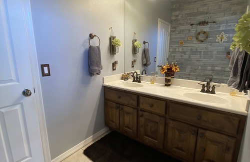 Orchard Ranchettes Casa | Custom home with heated pool!
