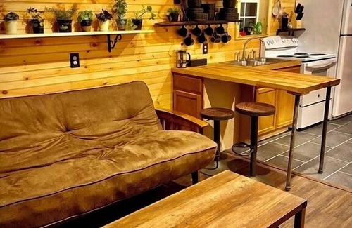 Marienville Cabina | Custom Hot Tub Cabin Near Cook Forest+ANF: Knotty Pine Lodge