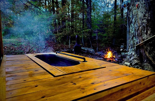 Marienville Cabina | Custom Hot Tub Cabin Near Cook Forest+ANF: Knotty Pine Lodge