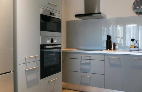 Newry Apartamento | Custom House Titanium Apartment