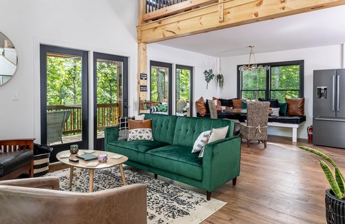 Hendersonville Apartamento | Custom Modern Cabin next to Winery