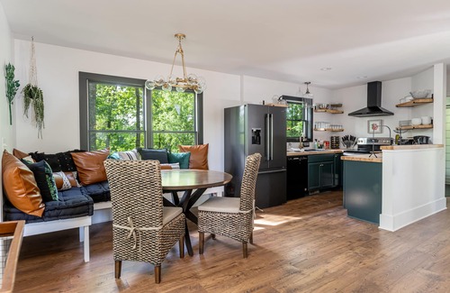 Hendersonville Apartamento | Custom Modern Cabin next to Winery