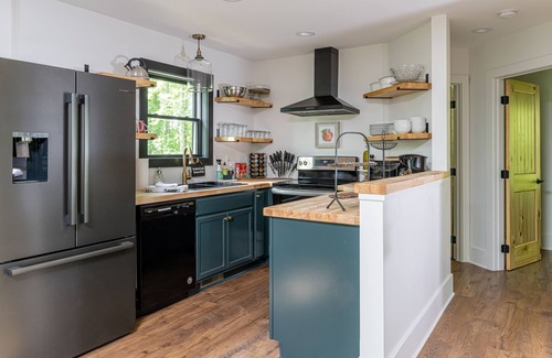 Hendersonville Apartamento | Custom Modern Cabin next to Winery